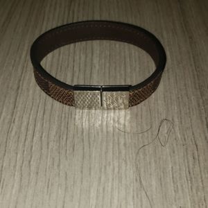 Louis Vuitton pull it bracelet